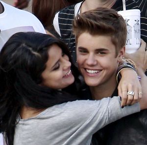 justin-bieber-and-selena-gomez-broke-up-rumors-october-2012